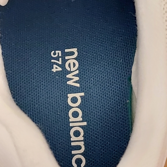 Pre-owned 2024 New Balance 574 - Picture 10 of 11